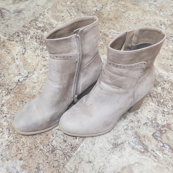 Shoes - Picture 2 of 4